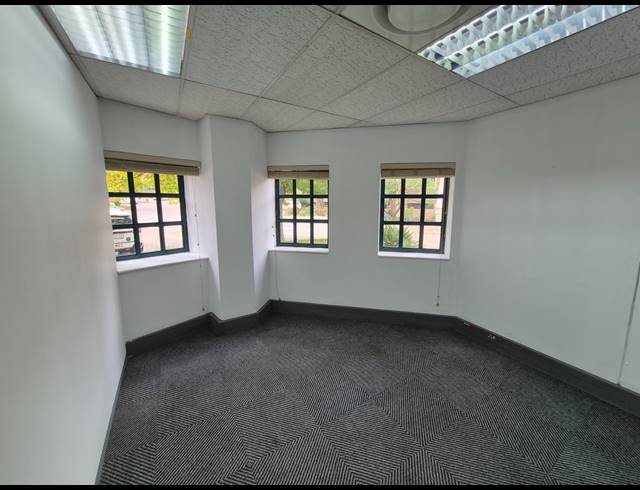 499M² OFFICE TO LET IN SUNNINGHILL